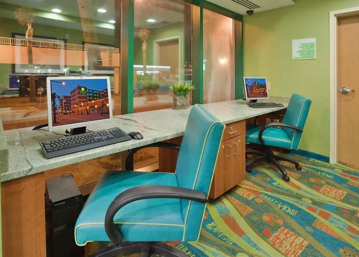 Holiday Inn & Suites Virginia Beach - North Beach By Ihg